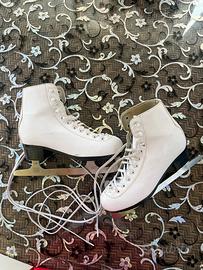 Pattini per pattinaggio artistico su ghiaccio