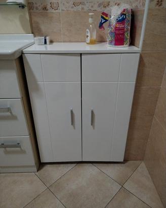 mobiletto con ripiani bianco
