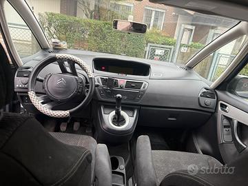 Macchina Citroen familiare finctiona bene
