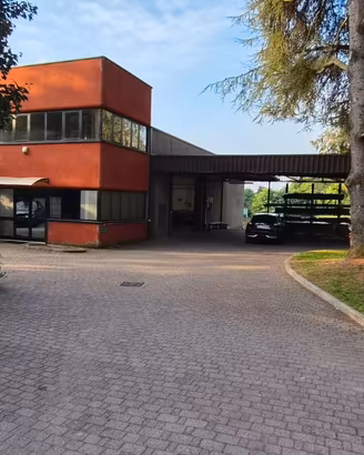 Capannone Fenegrò, via Berina 2, Vendita diretta