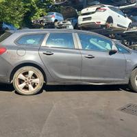 OPEL ASTRA 2011 SOLO PER RICAMBI