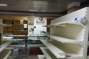 Lioni ampio locale commerciale