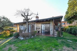 VILLA SINGOLA CON GIARDINO E VISTALAGO