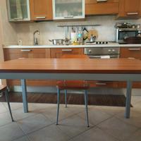 Tavolo da cucina e 4 sedie