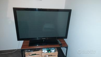 televisore + tavolino