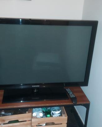 televisore + tavolino