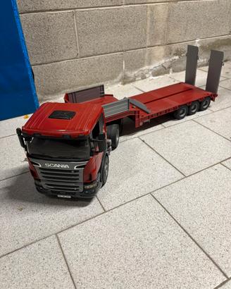 Scania Bruder con pianale 