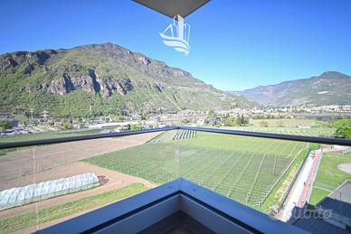 Quadrilocale con grande terrazza e due garage