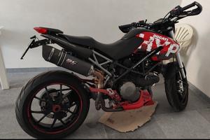 Hypermotard 796