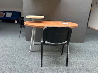 scrivania in ciliegio con piano girevole