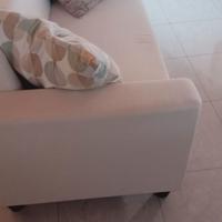 Divanetto + poltroncina tessuto chiaro ( VENDUTO )
