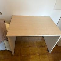 Scrivania con ruote