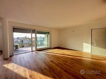 Appartamento di 130 m² con 5 locali e box auto a T