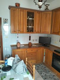 cucina con ante legno 