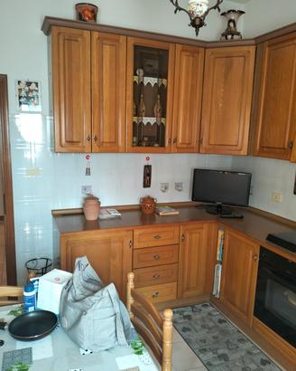 cucina con ante legno 