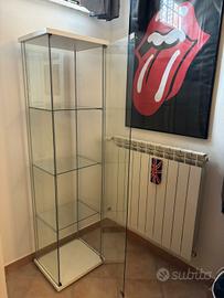 Vetrina Ikea con 3 ripiani