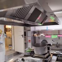 Cucina quattro fornelli con piastra