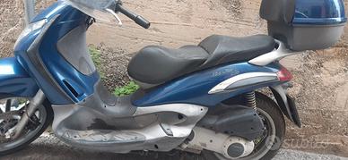 Beverly 250 anno 2004