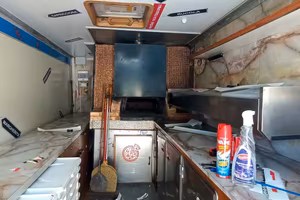 Food truck pizzeria caston street food