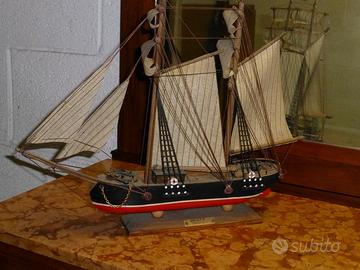 modellino veliero goletta nave