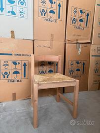 Sedia bassa in stile rustico