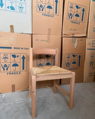 Sedia bassa in stile rustico