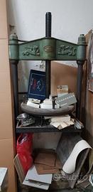 Antica pressa a colpo per legatoria