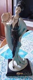 Statuina soprammobile Armani