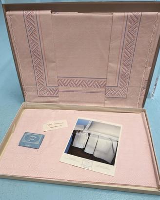 Lenzuolo matrimoniale con federe