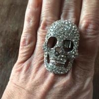 Anello teschio argentato con swarovski