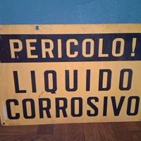 Cartello liquido corrosivo 