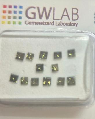 Lotto di 13 diamanti naturali (0,50 ct totali)