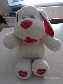 Peluche cane bianco con cuore rosso 