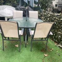 Tavolo e 4 sedie da giardino
