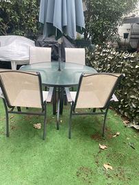 Tavolo e 4 sedie da giardino