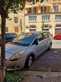 Peugeot 5008 anno 2011