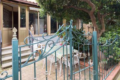 Appartamento piano terra con giardino in residence