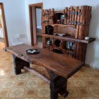 soggiorno completo in legno massiccio.