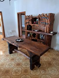 soggiorno completo in legno massiccio.