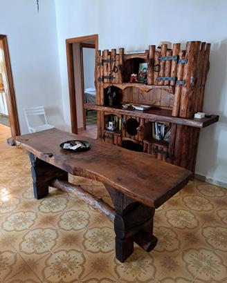 soggiorno completo in legno massiccio.