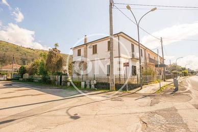 Villa di 280 m² con 5 locali e box auto a Arce