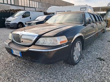 Limousine Lincoln Town car, V8 benzina 4600cc