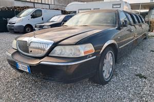Limousine Lincoln Town car, V8 benzina 4600cc
