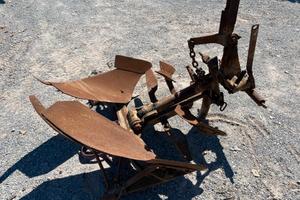 Aratro monovomere reversibile x 50 cv