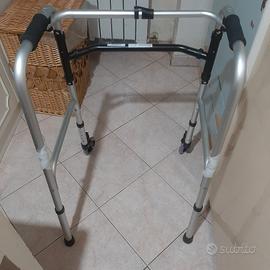 deambulatore pieghevole 