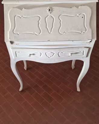Vecchio scrittoio a ribalta 