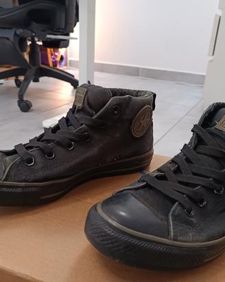 converse nere