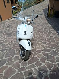 vespa gts 300i  bianca