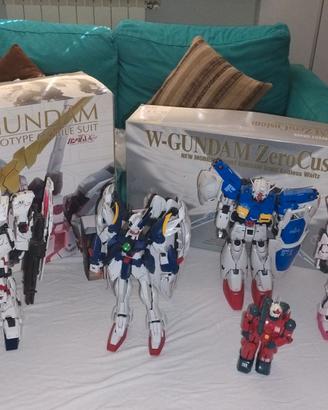 Collezione di Gundam BanDai originali in plastica.