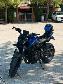 splendida yamaha mt07 del 2024